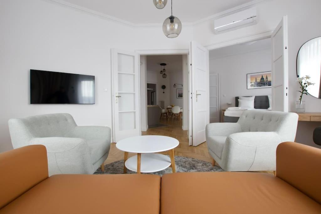 Premium Apartment By Hi - Central 2 Bedroom - Best View บูดาเปสต์ ภายนอก รูปภาพ