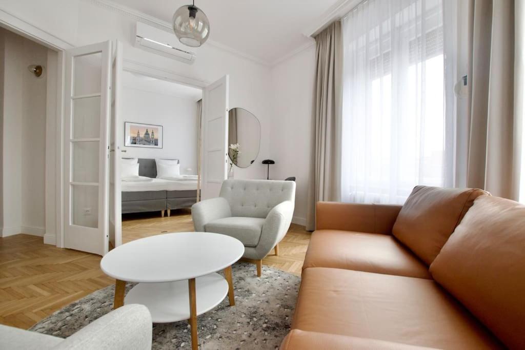 Premium Apartment By Hi - Central 2 Bedroom - Best View บูดาเปสต์ ภายนอก รูปภาพ