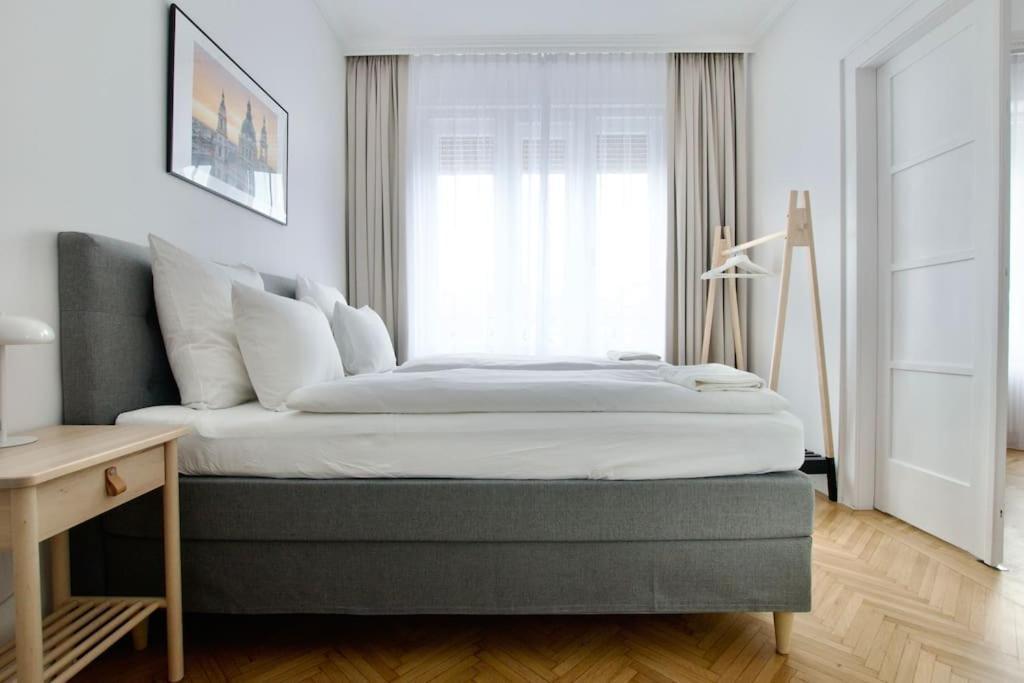 Premium Apartment By Hi - Central 2 Bedroom - Best View บูดาเปสต์ ภายนอก รูปภาพ