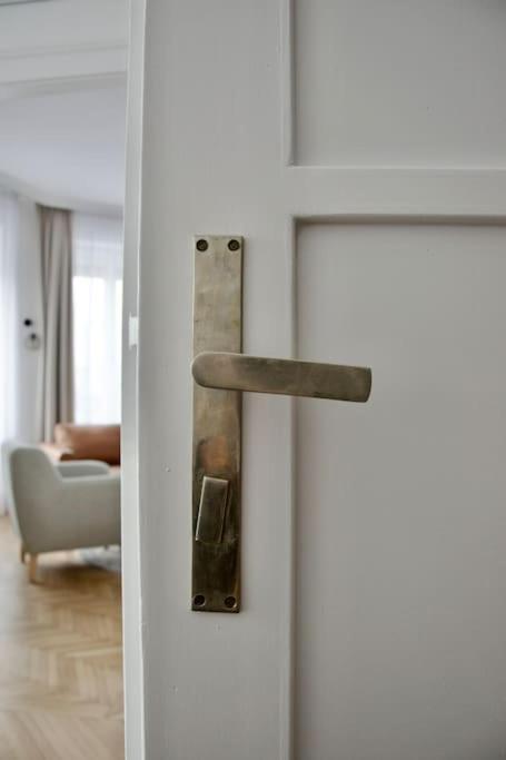 Premium Apartment By Hi - Central 2 Bedroom - Best View บูดาเปสต์ ภายนอก รูปภาพ