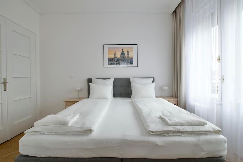 Premium Apartment By Hi - Central 2 Bedroom - Best View บูดาเปสต์ ภายนอก รูปภาพ